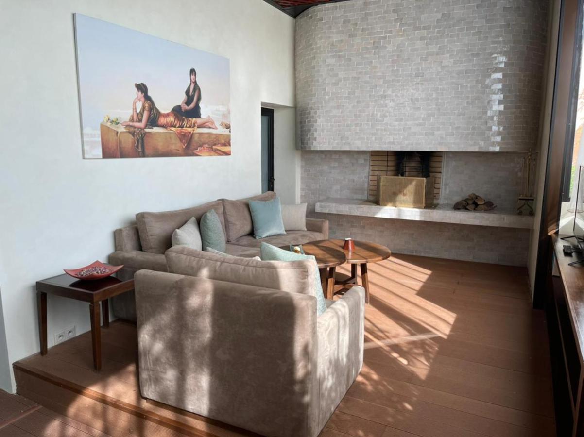 레 자르댕 드 라 쿠투비아 마라케시 외부 사진 Living room at the 1960s house