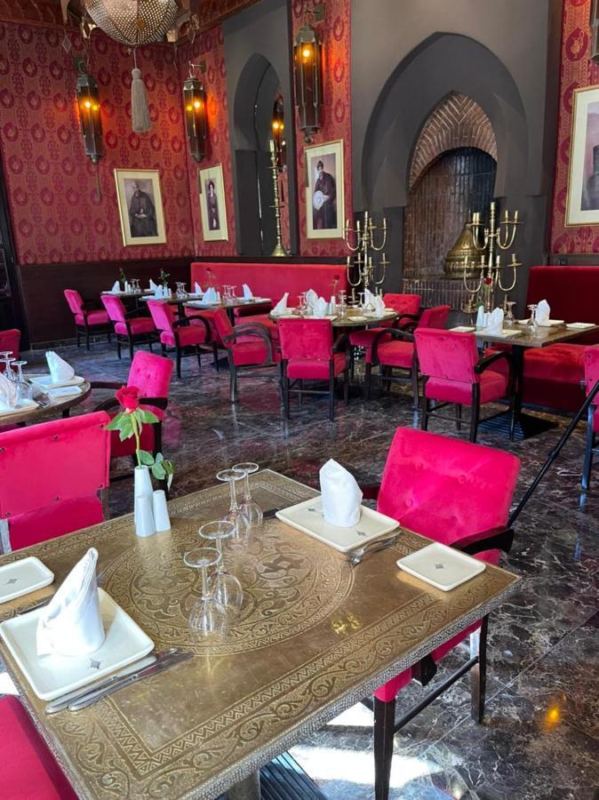 레 자르댕 드 라 쿠투비아 마라케시 외부 사진 The interior of the restaurant