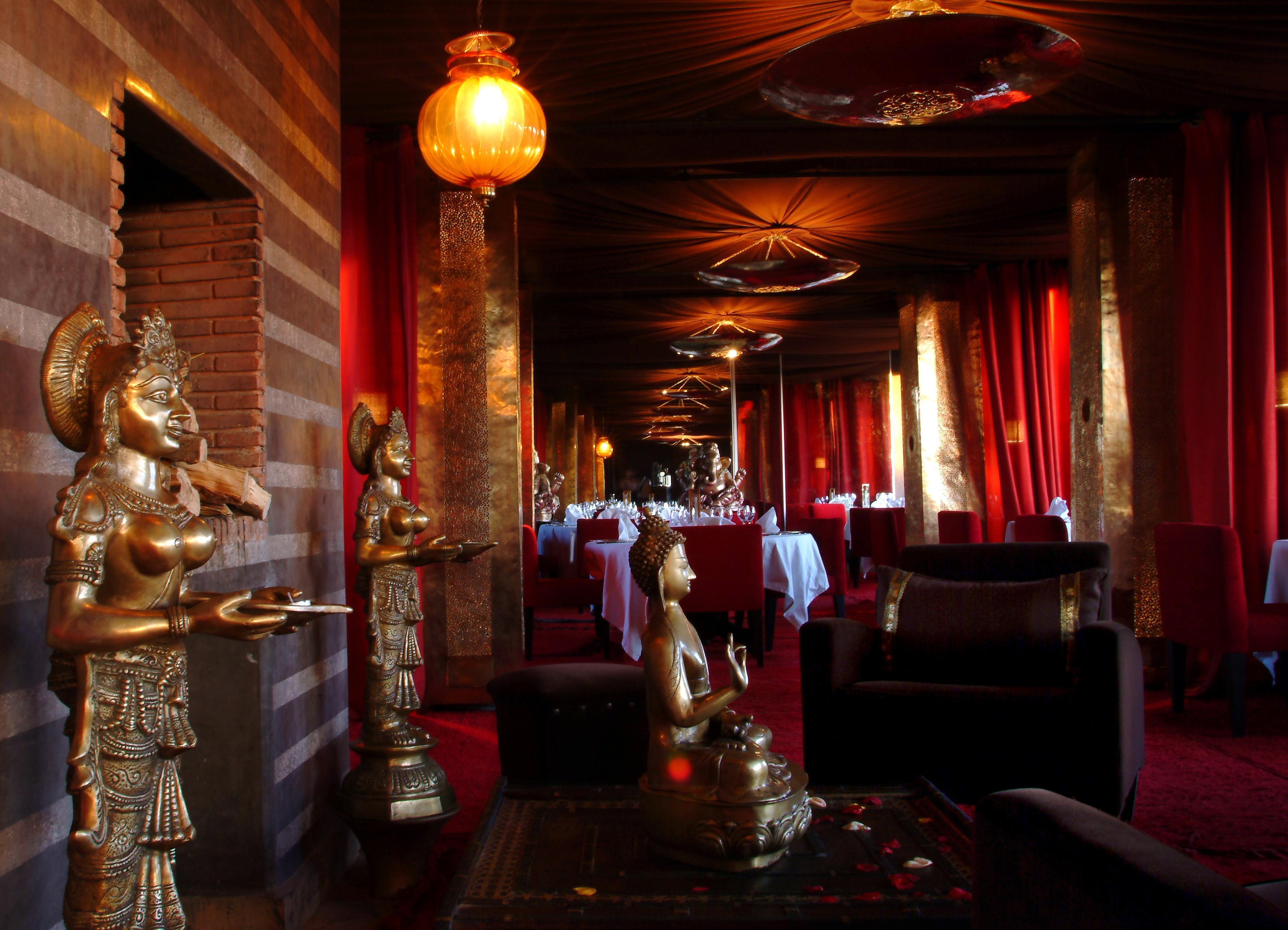 레 자르댕 드 라 쿠투비아 마라케시 외부 사진 The interior of the restaurant