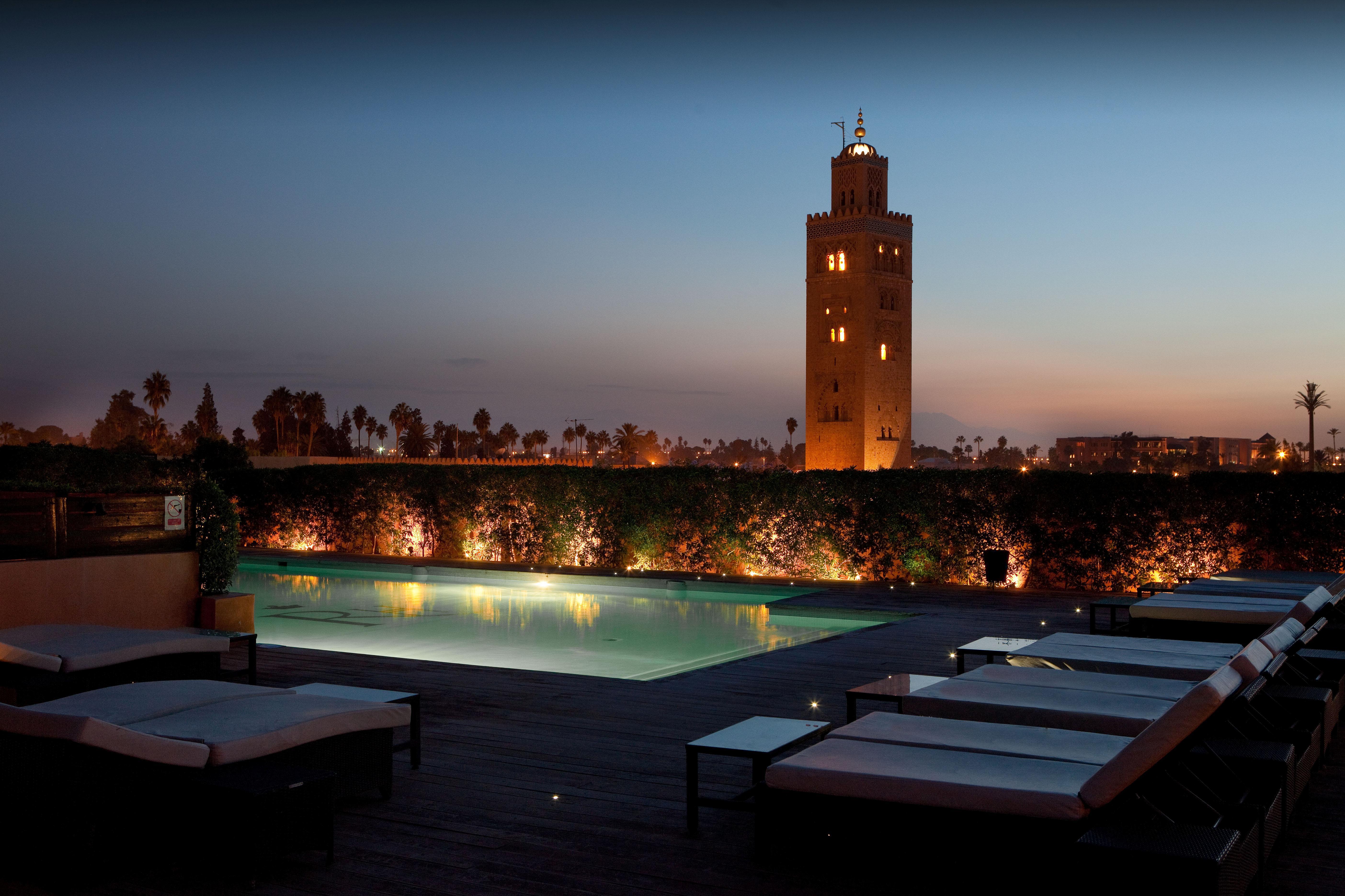 레 자르댕 드 라 쿠투비아 마라케시 외부 사진 The rooftop pool at the Mandarin Oriental, Marrakech