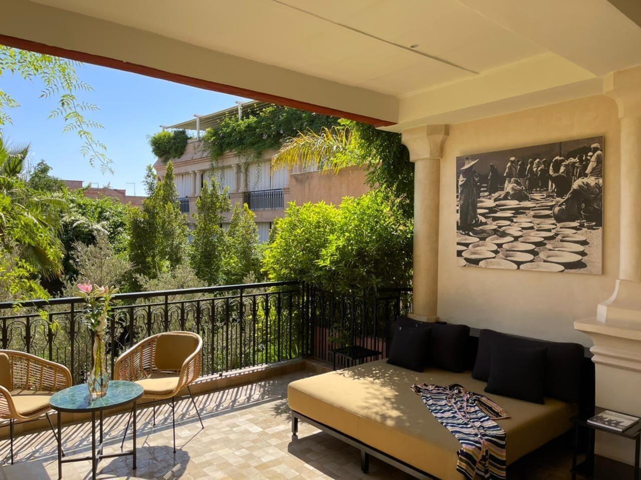 레 자르댕 드 라 쿠투비아 마라케시 외부 사진 A balcony in Athens, Greece