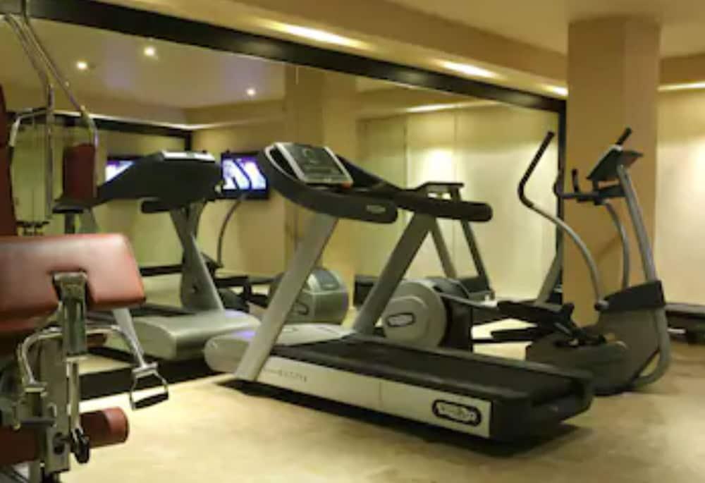 레 자르댕 드 라 쿠투비아 마라케시 외부 사진 A treadmill