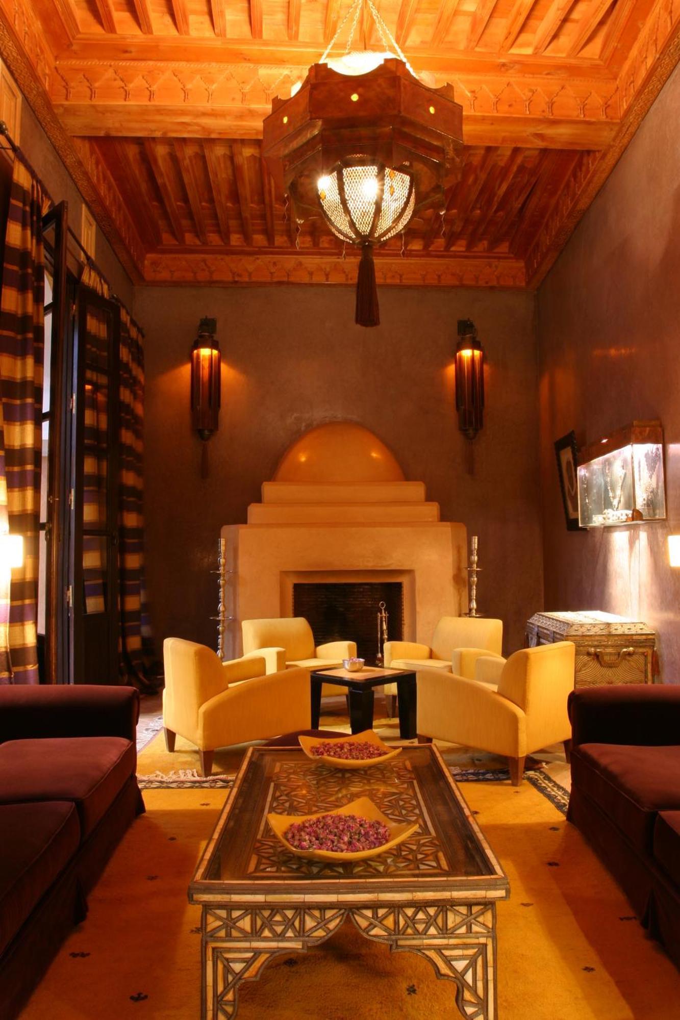 레 자르댕 드 라 쿠투비아 마라케시 외부 사진 The library at the hotel