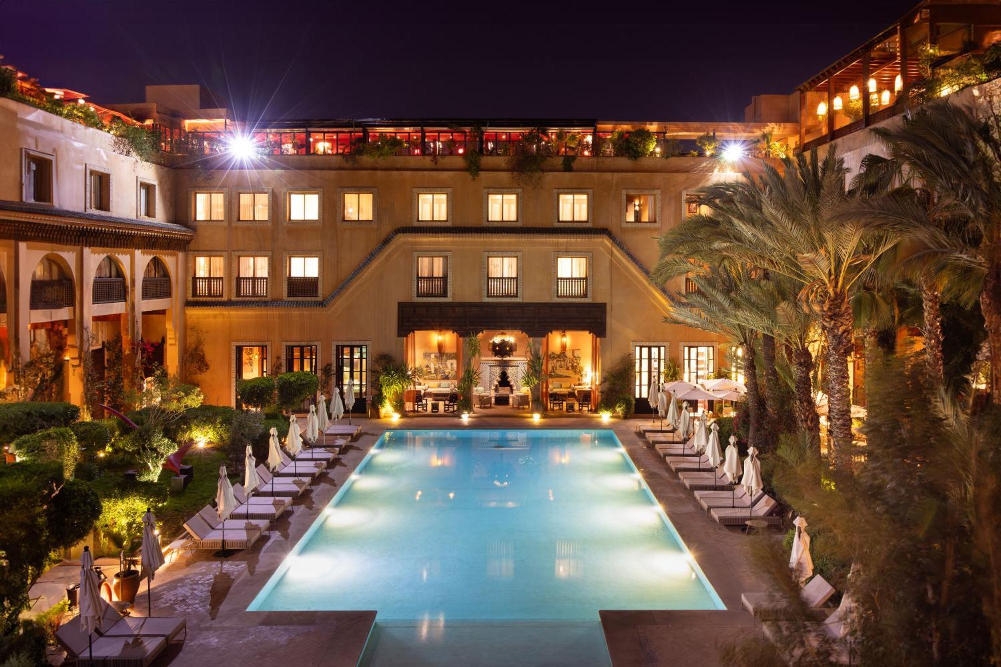 레 자르댕 드 라 쿠투비아 마라케시 외부 사진 The swimming pool at the hotel